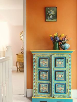 Voorbeelden van Annie Sloan oranje kleuren op meubels