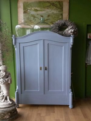 Voorbeelden van Annie Sloan blauwe kleuren op meubels