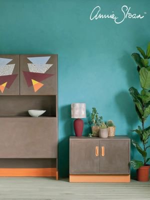 Voorbeelden van Annie Sloan bruine kleuren op meubels