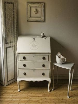 Voorbeelden van Annie Sloan witte kleuren op meubels