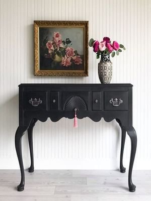 Voorbeelden van Annie Sloan zwarte kleuren op meubels
