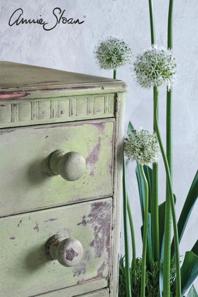 Distressing furniture met Annie Sloan verf