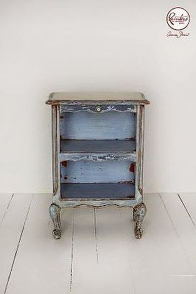 Distressing furniture met Annie Sloan verf