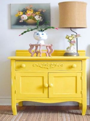 Voorbeelden van Annie Sloan gele kleuren op meubels